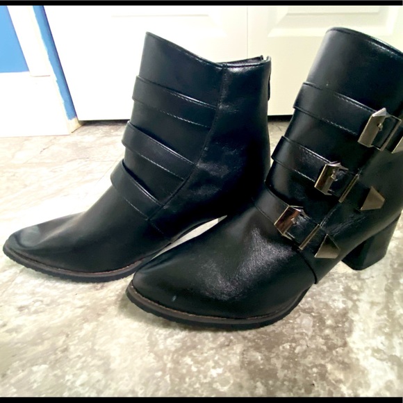 Awesome “punk rock meets classy chic” pointed boots!!! I LOVE THESE! Never worn! - Picture 2 of 16